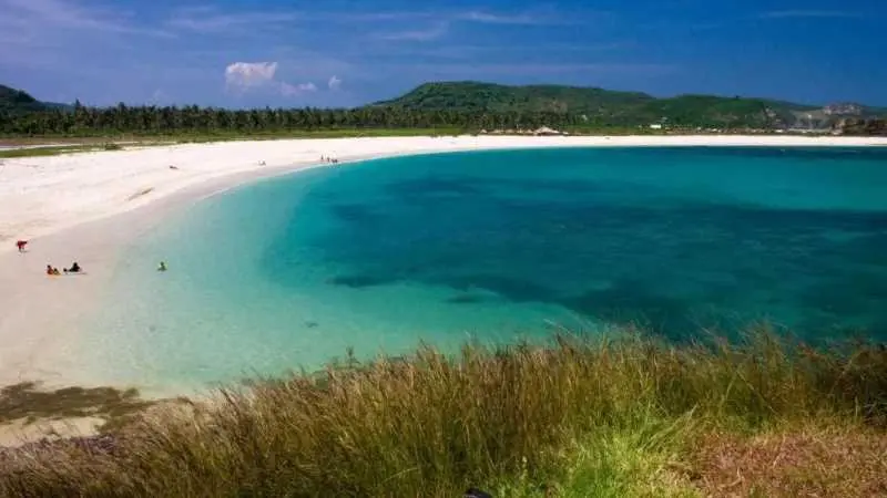 Menyusuri Keindahan Pantai Tanjung Aan: Daya Tarik, Rute Lokasi, dan Aktivitas Menarik