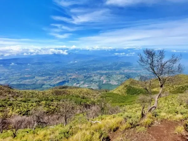 Gunung Ciremai, Menyaksikan Pesona Alam yang Menakjubkan di Kuningan